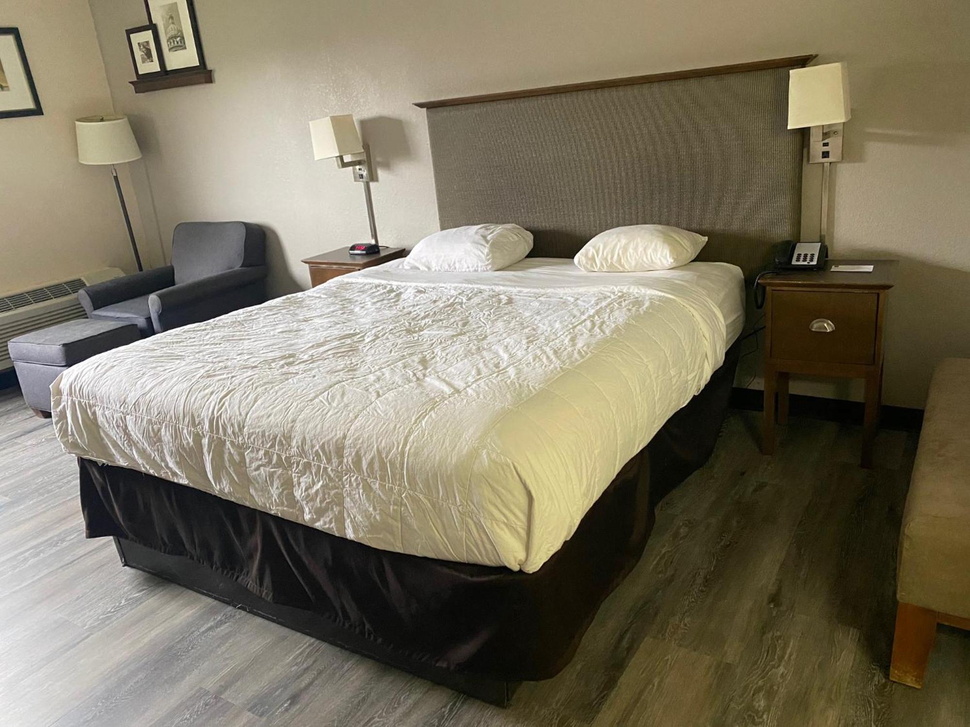Motel 6 Rochester - Airport Exterior photo